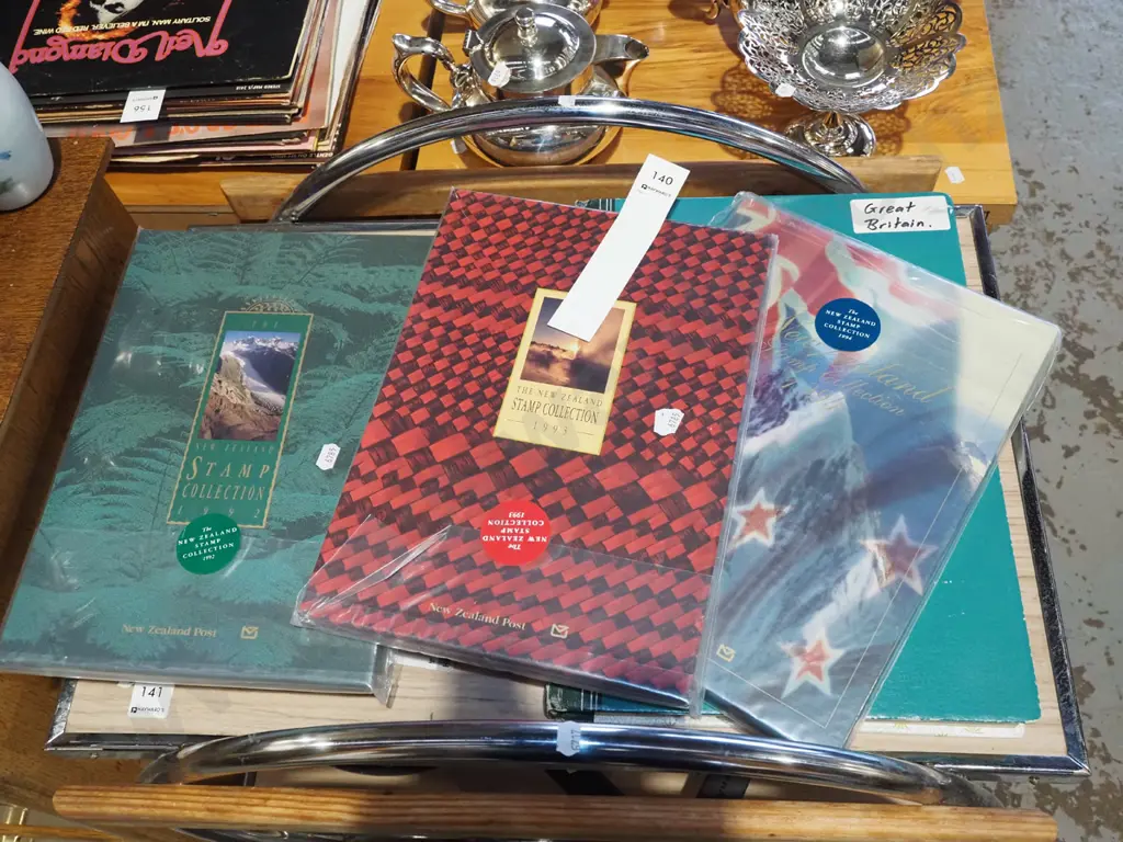 stamp albums, collector packs Image 1++