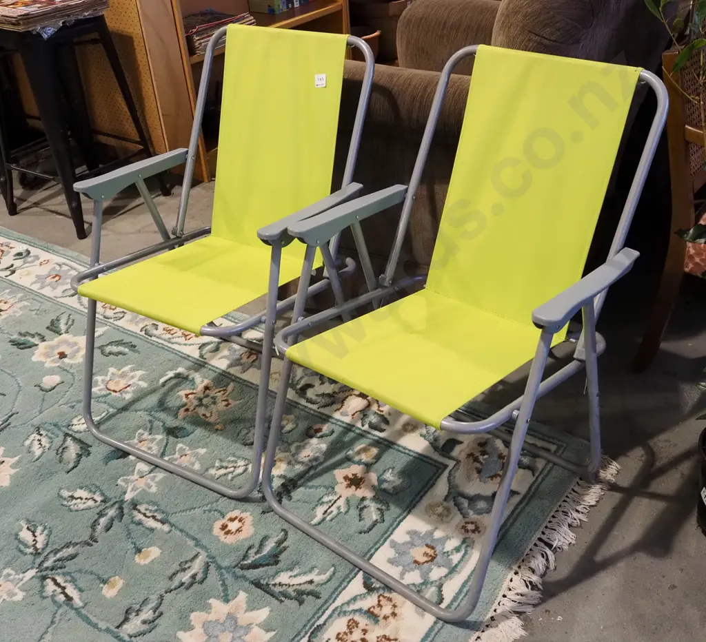 2x lime green camping chairs Image 1++