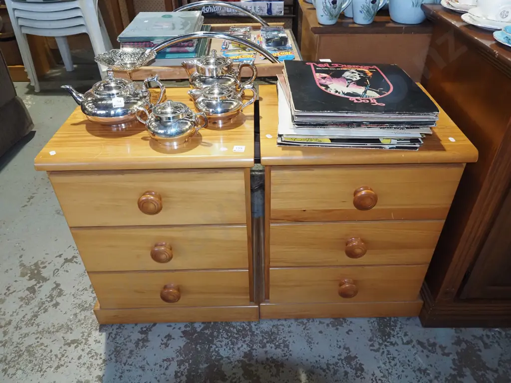 pair of veneer bedside cabinet Image 1++
