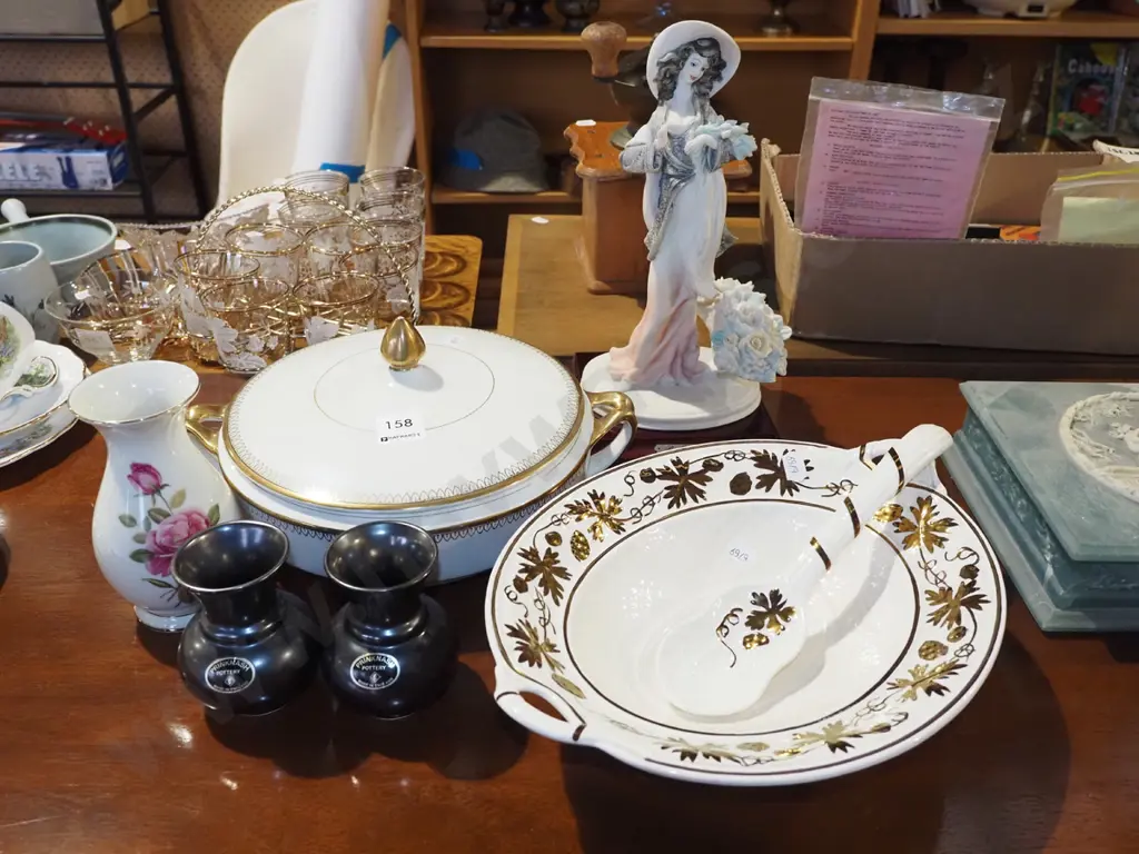 lidded vege, serving bowl and spoon, vases etc Image 1++