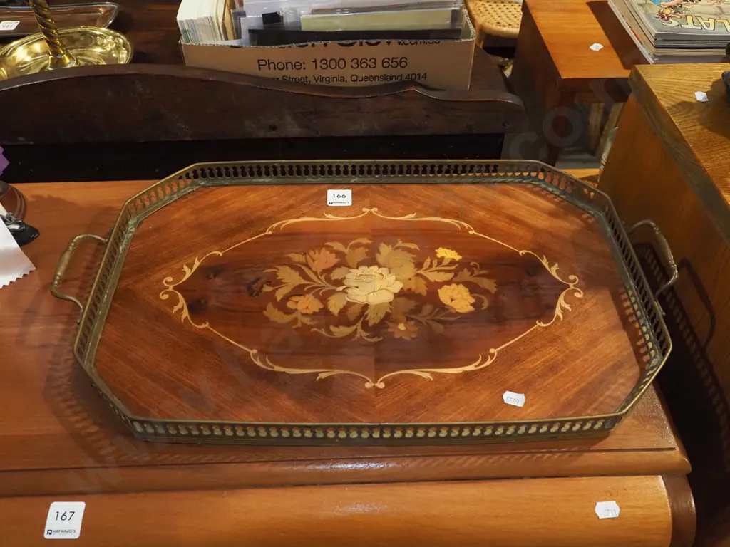 Sorrento serving tray with glass gallery Image 1++