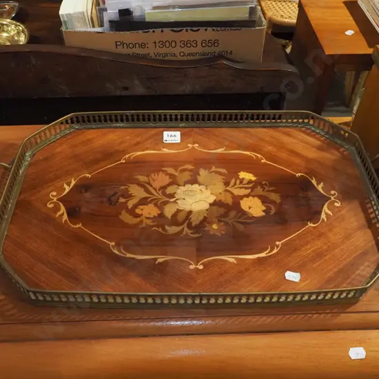Sorrento serving tray with glass gallery