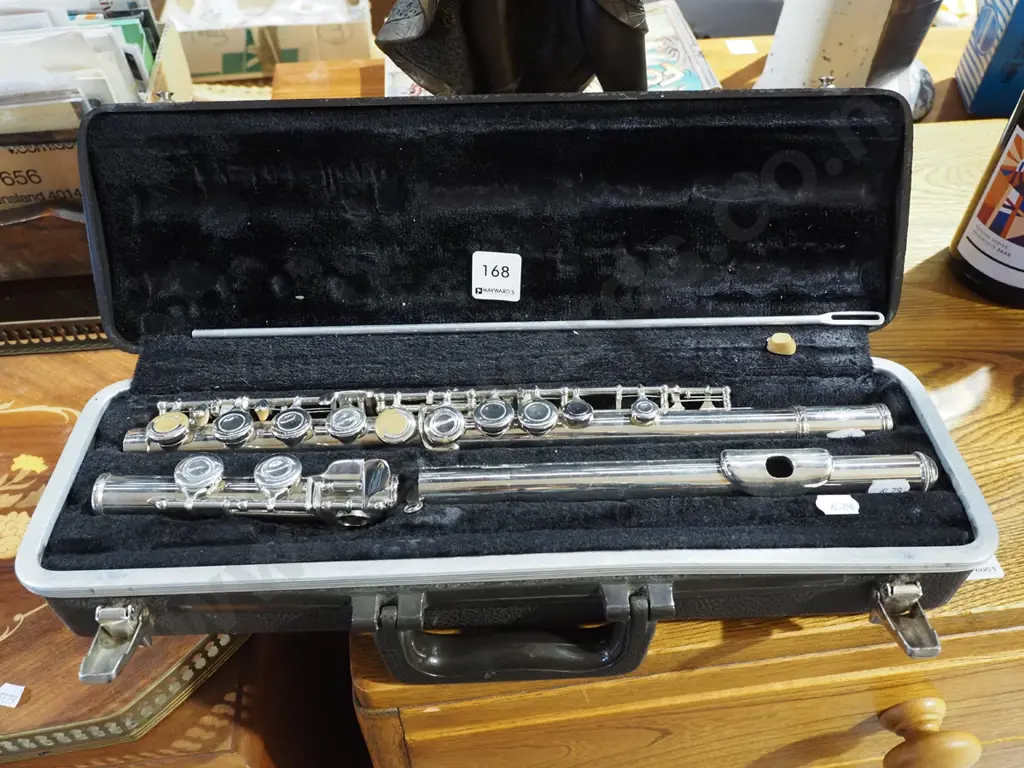 flute and hard case Image 1++