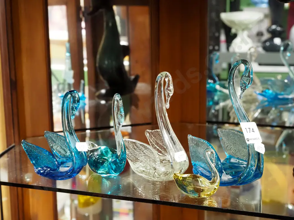 assorted glass swan figurines Tallest H145 Image 1++