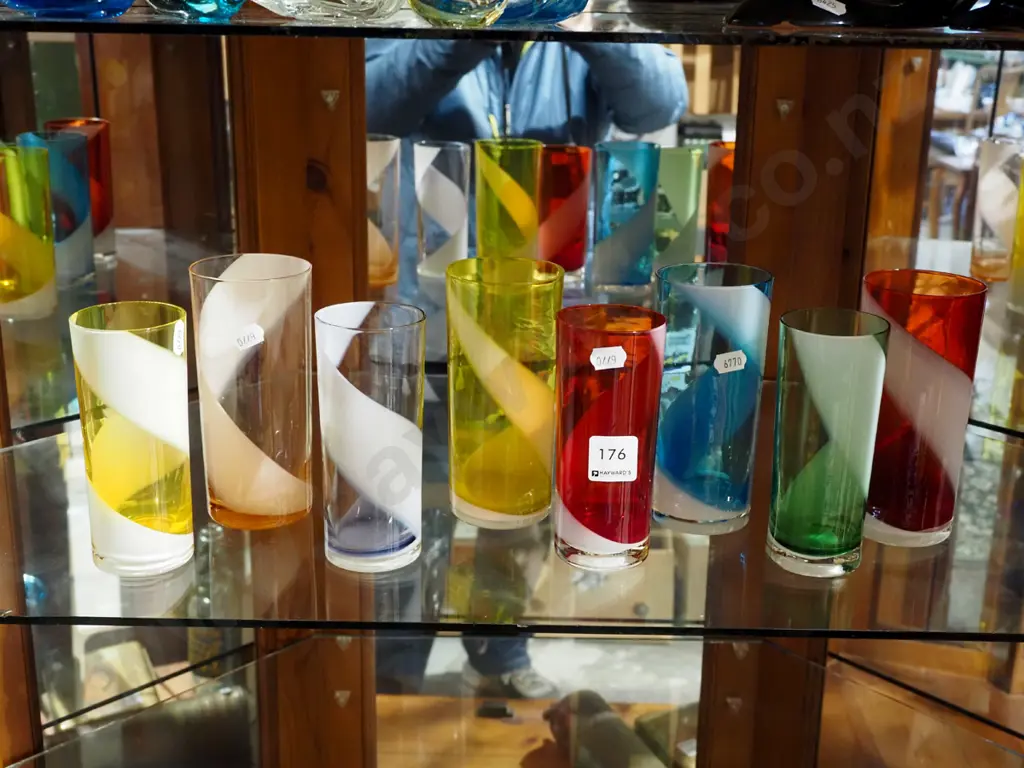 8x coloured and milk glass tumblers Image 1++