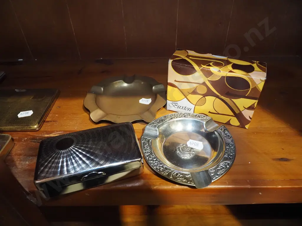 shelf; trinket boxes, ashtrays, cigarette tins etc Image 1++