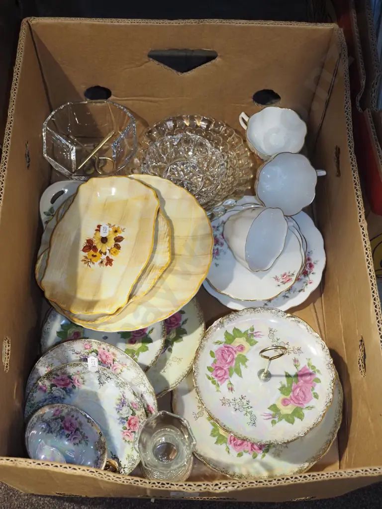 box; cups, saucers, plates etc Image 1++