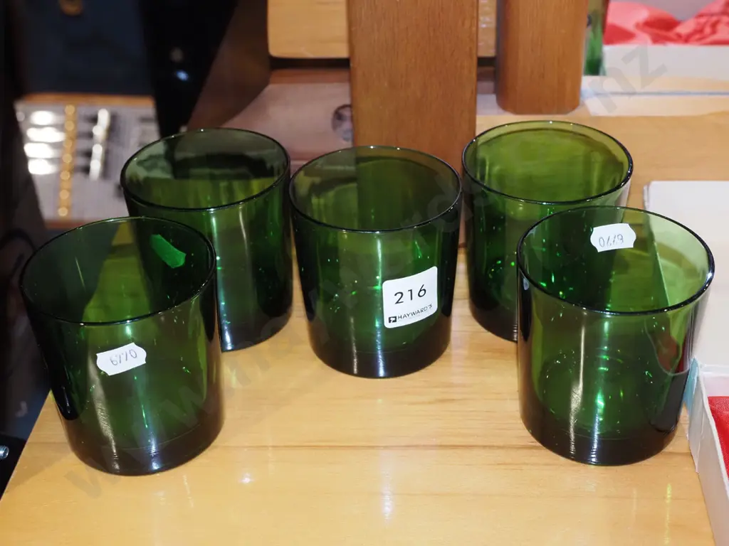 5x green glass tumblers Image 1++