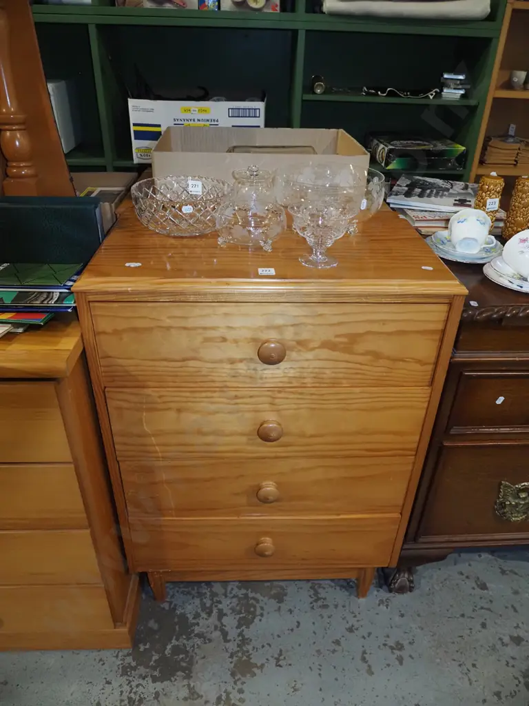 solid pine 4 drawer chest H850 W600 D370 Image 1++
