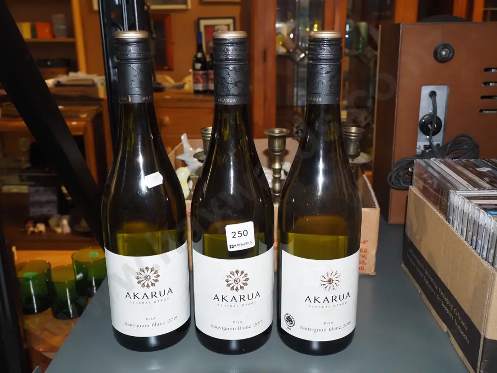 3x bottles Akurua sauvignon blanc 2018 Image 1++