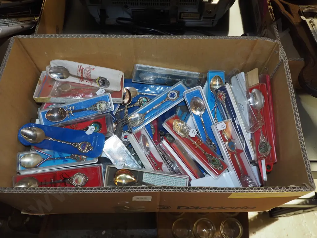 box of teaspoons Image 1++