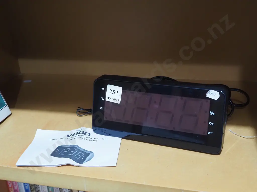 digital alarm clock Image 1++
