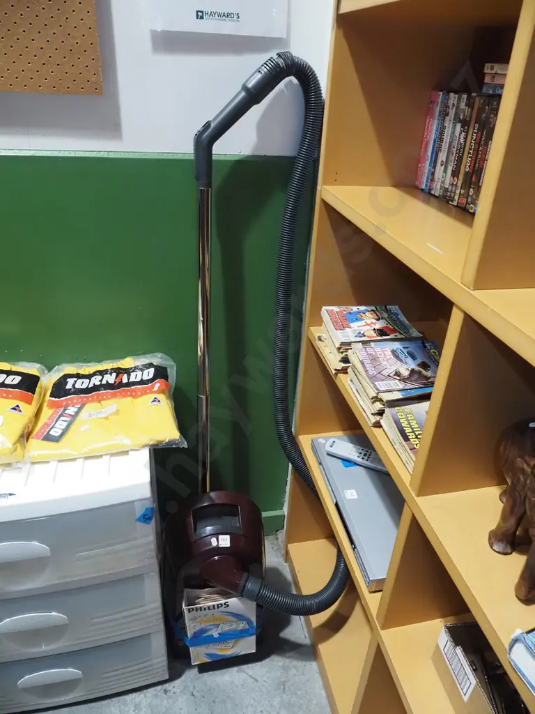 Phillips vacuum cleaner and additional bags Image 1++