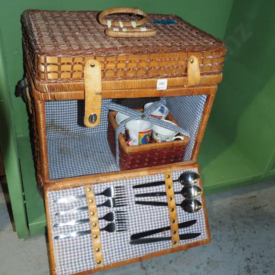 cane picnic haper and contents