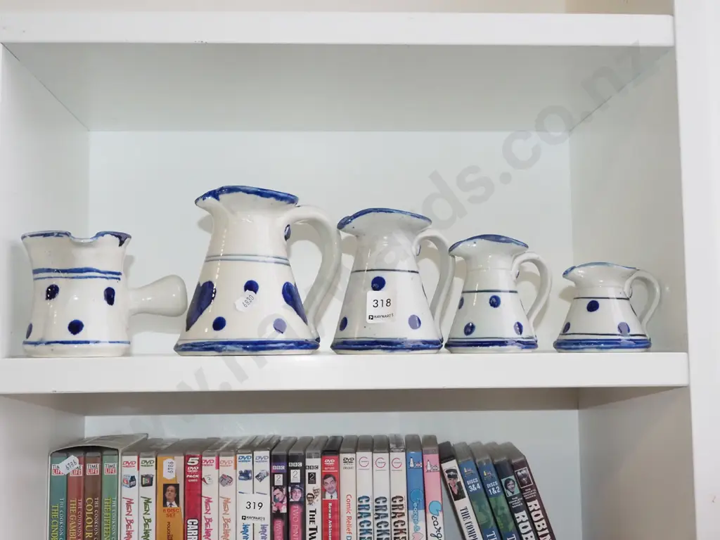 5x small graduated studio pottery jugs  Image 1++