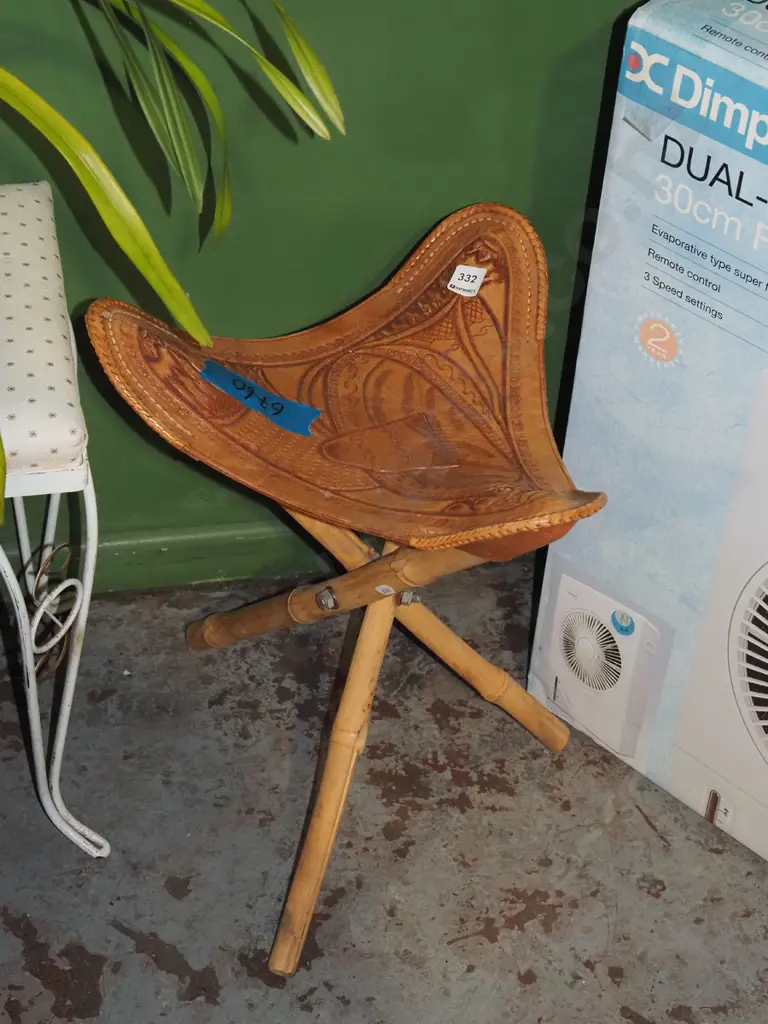 collapsable tooled leather stool Image 1++