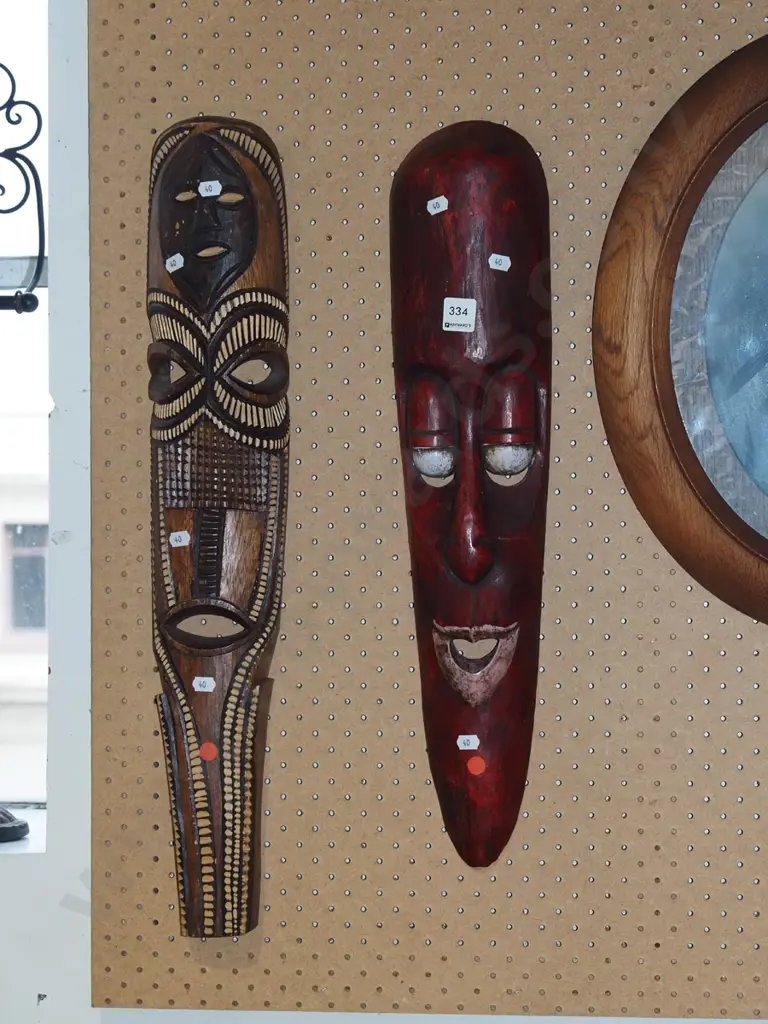 2x ethnic wall masks Tallest H630 Image 1++