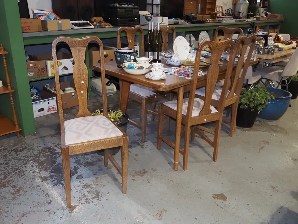 oak extending dining table with 6 matching splat back chairs H770 W1530 D800 Image 1++