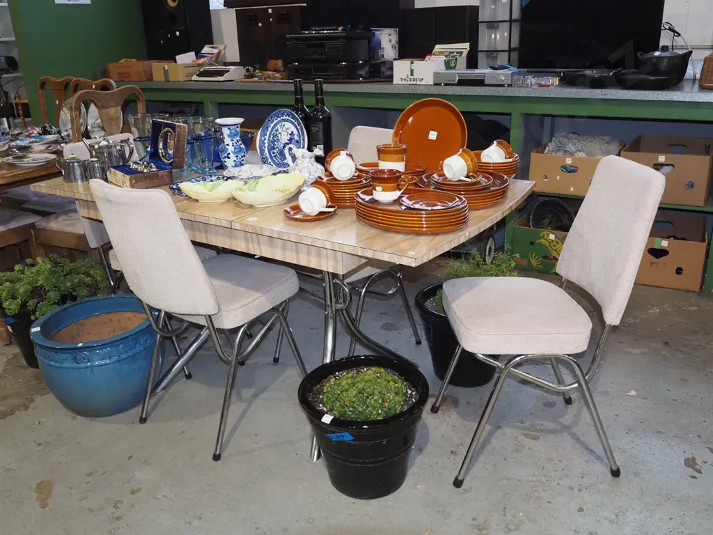 formica topped dining table with 6 matching chairs - chrome in good condition H745 W1560 D800 Image 1++