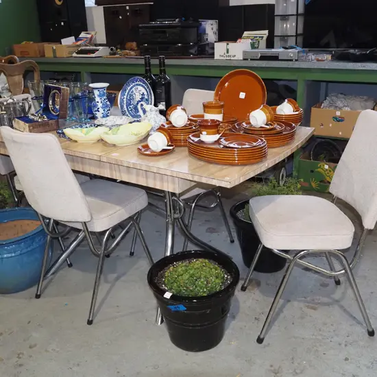 formica topped dining table with 6 matching chairs - chrome in good condition H745 W1560 D800