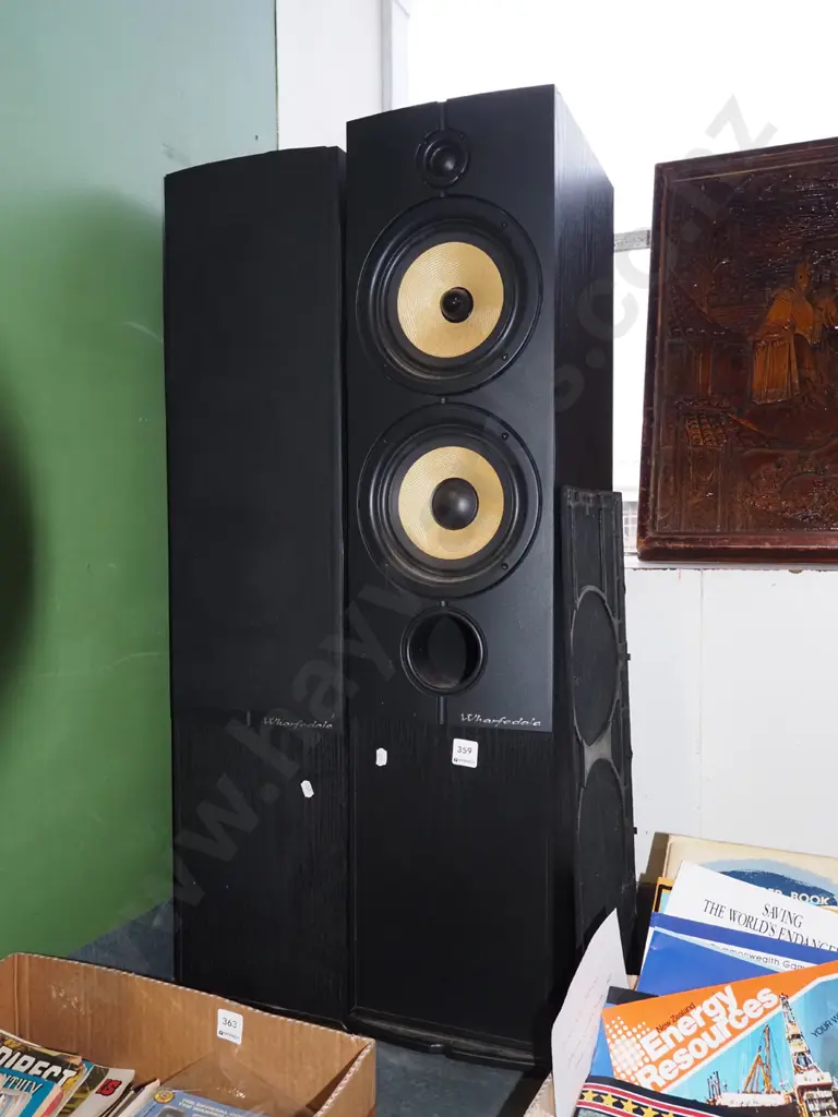 pair of Wharfedale floor standing speakers H935 Image 1++