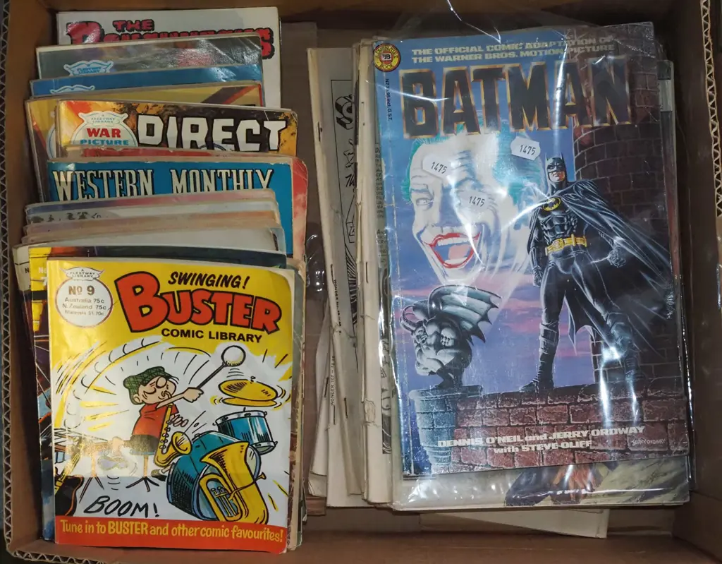 box; Commando magazines, Batman comics etc Image 1++