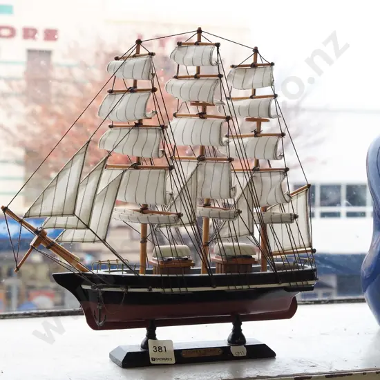 wooden model of the Cutty Sark H320