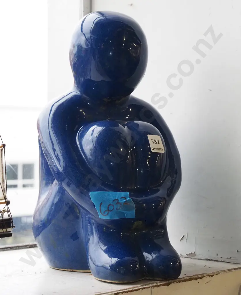 blue ceramic figurine - person sitting H350 Image 1++
