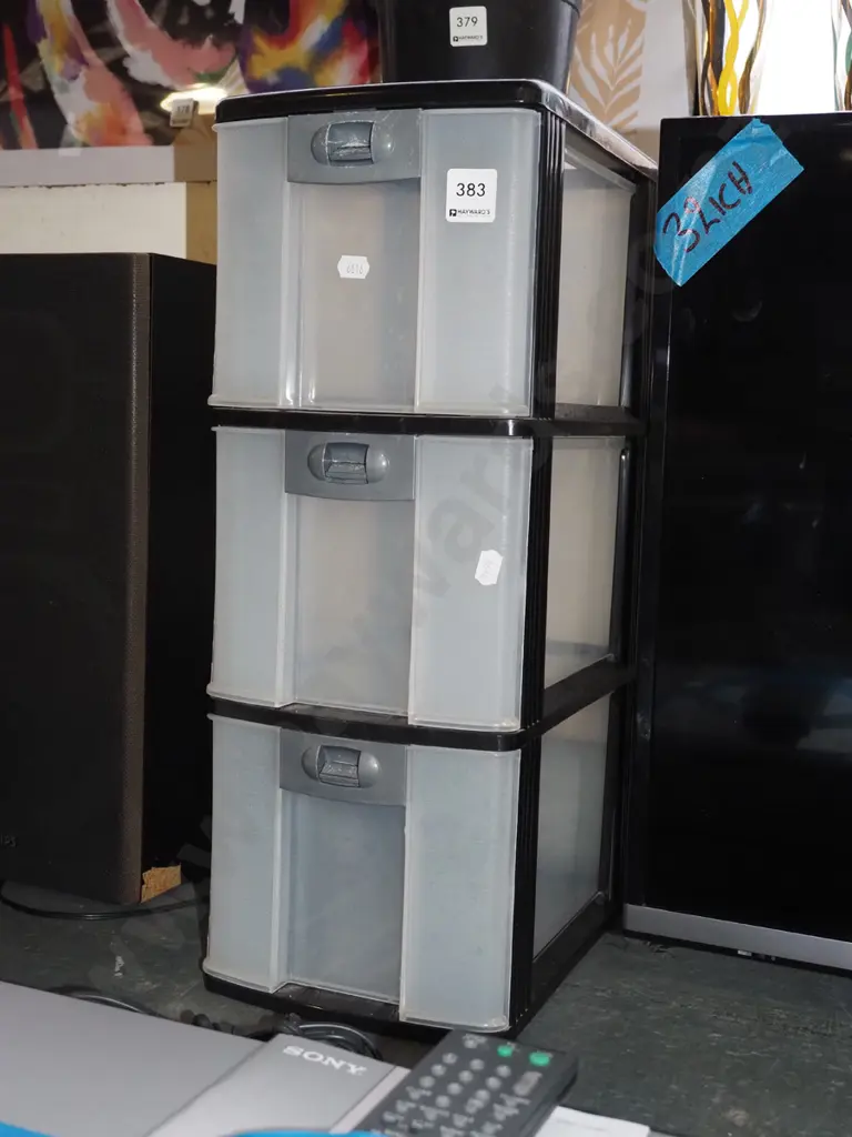 small 3 drawer plastic chest H490 Image 1++