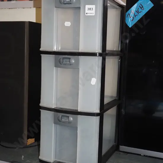 small 3 drawer plastic chest H490