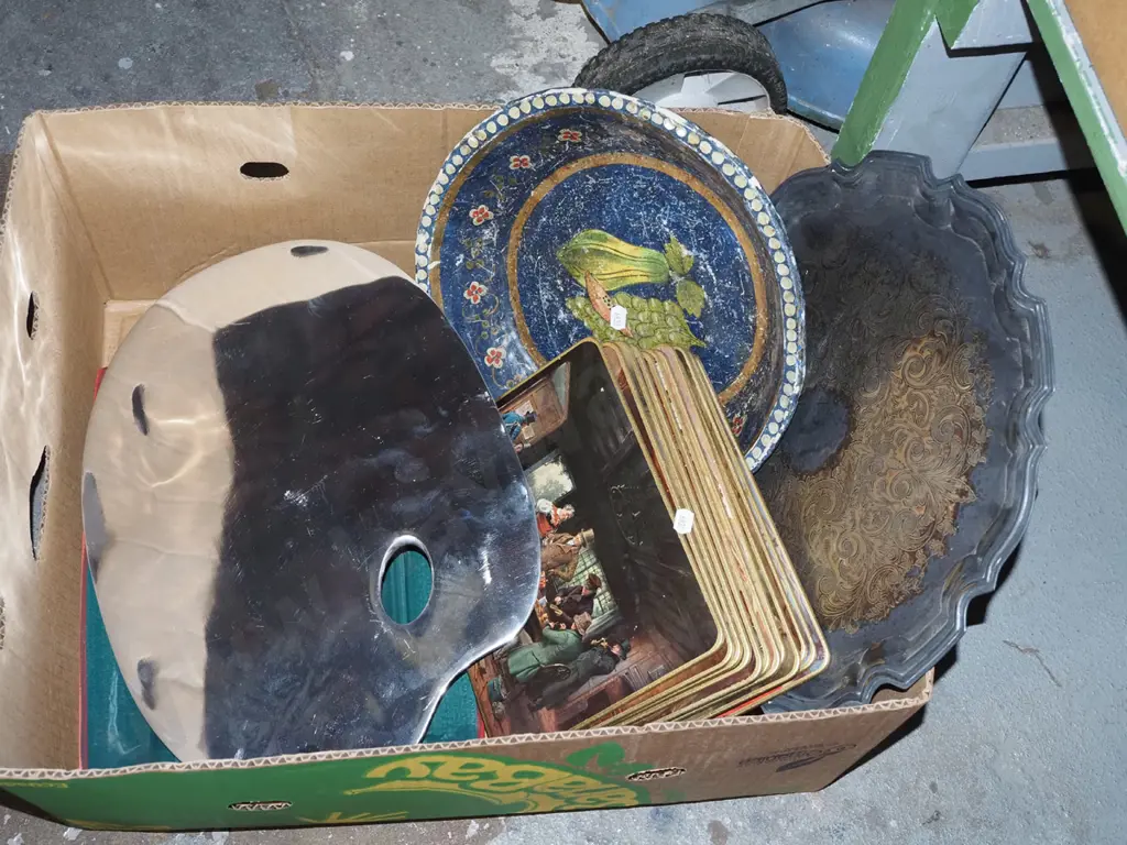 box; placemats, alloy footed serving tray etc Image 1++