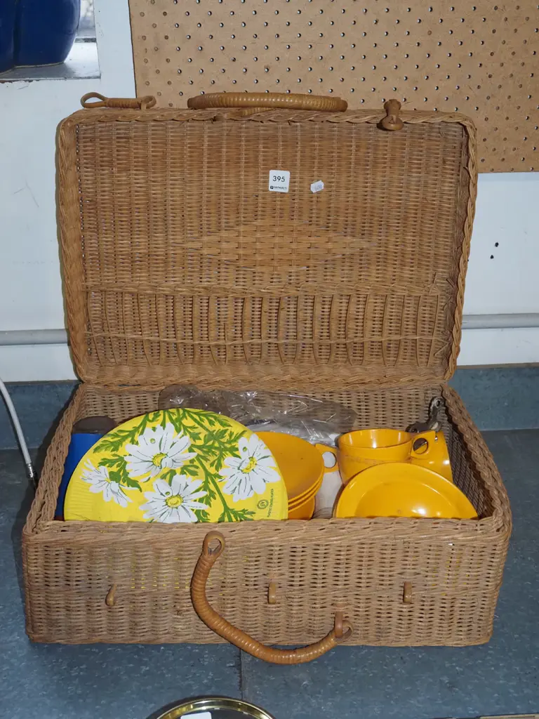 cane picnic hamper and contents Image 1++