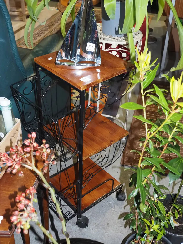 metal and wood shelves on casters with magazine rack H670 Image 1++