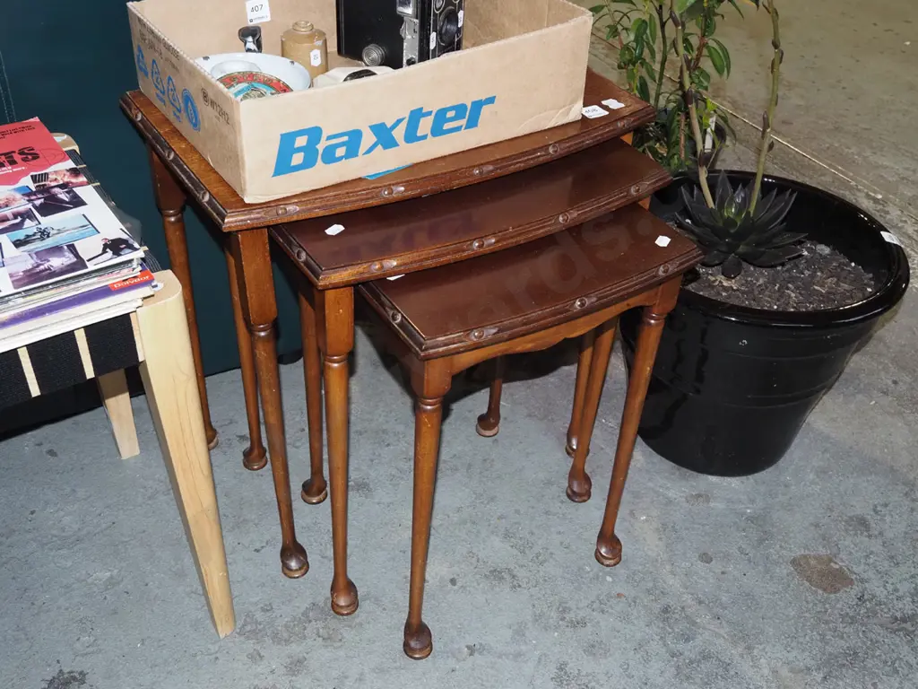 mahogany nest of 3 tables Image 1++
