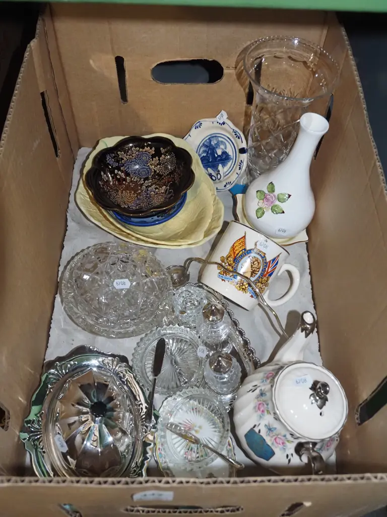 box; vases, teapot, condiments etc Image 1++