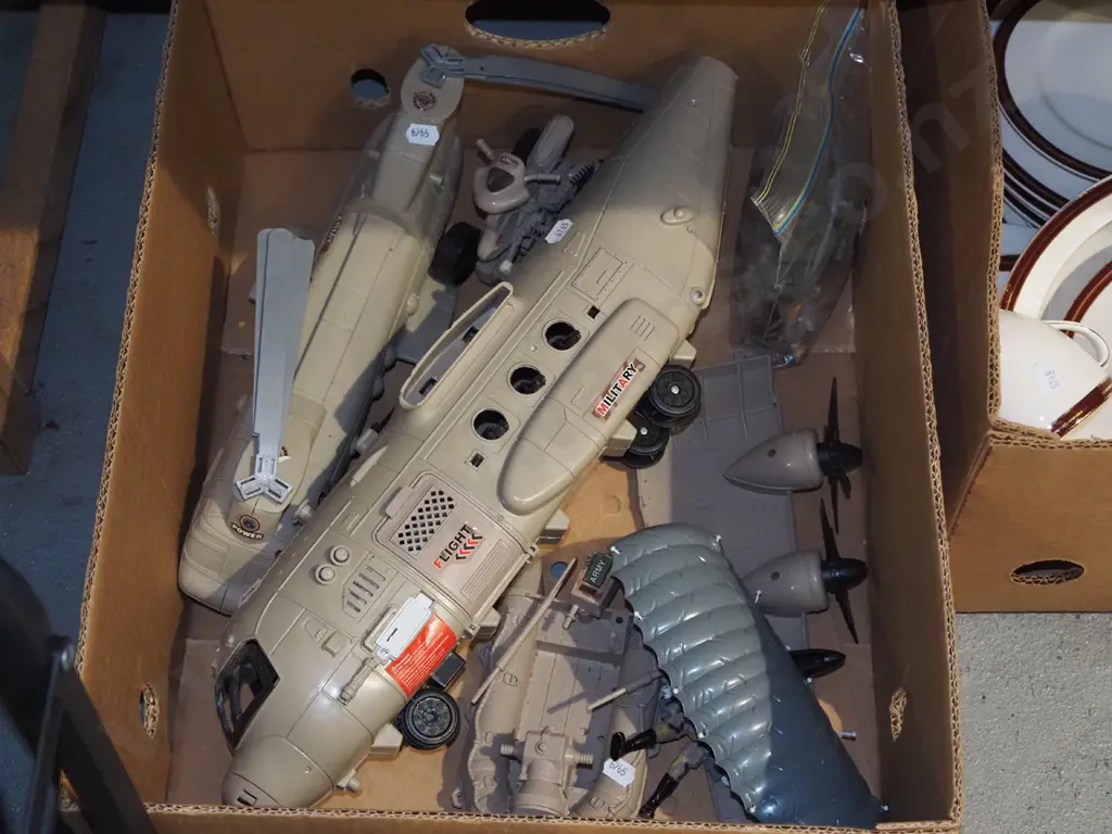 box; military toys Image 1++