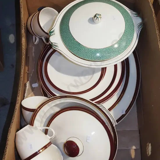 box; Meakin veges, ashets, cups, saucers etc