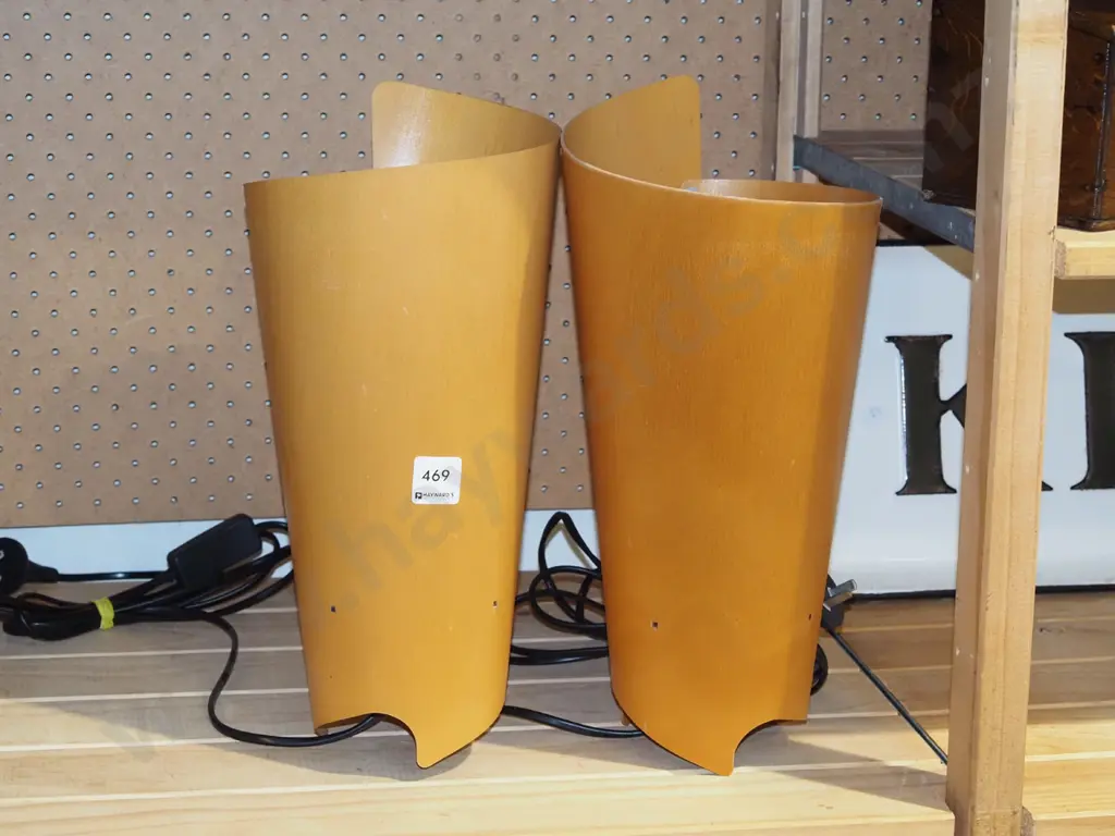 2x wooden table lamps Image 1++