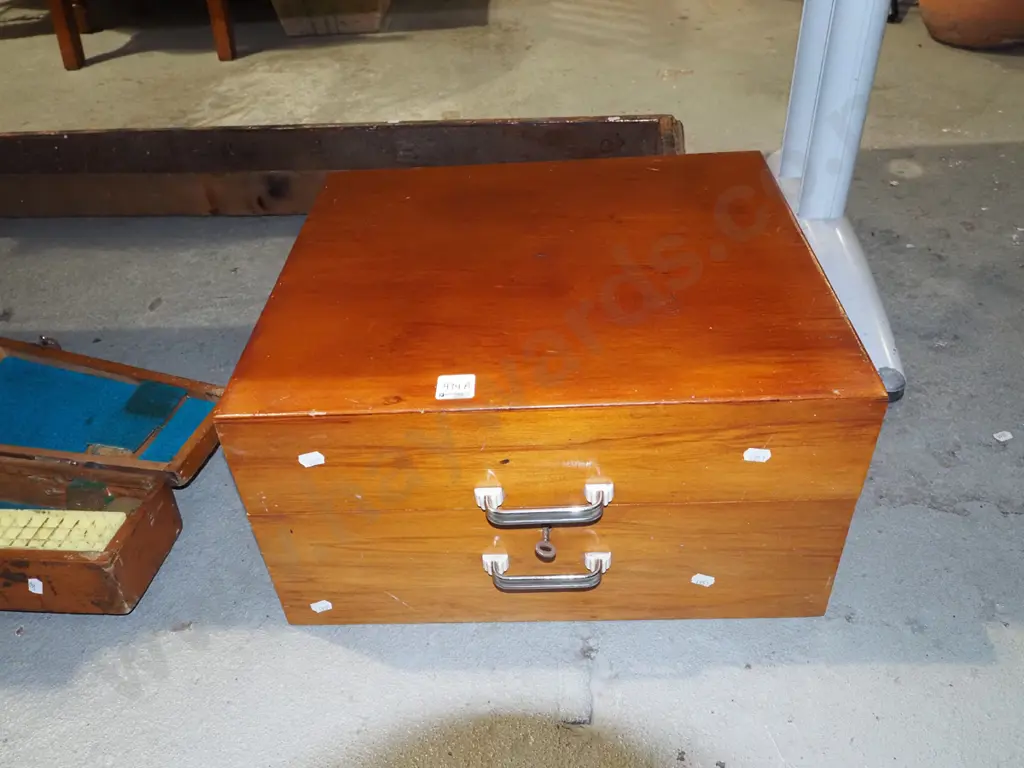 lockable wooden equipment case - working lock and key Image 1++