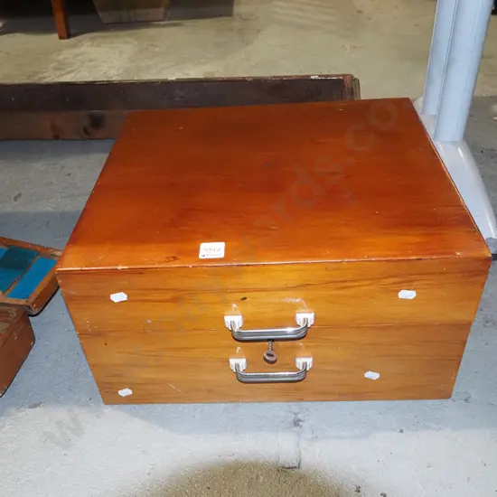 lockable wooden equipment case - working lock and key