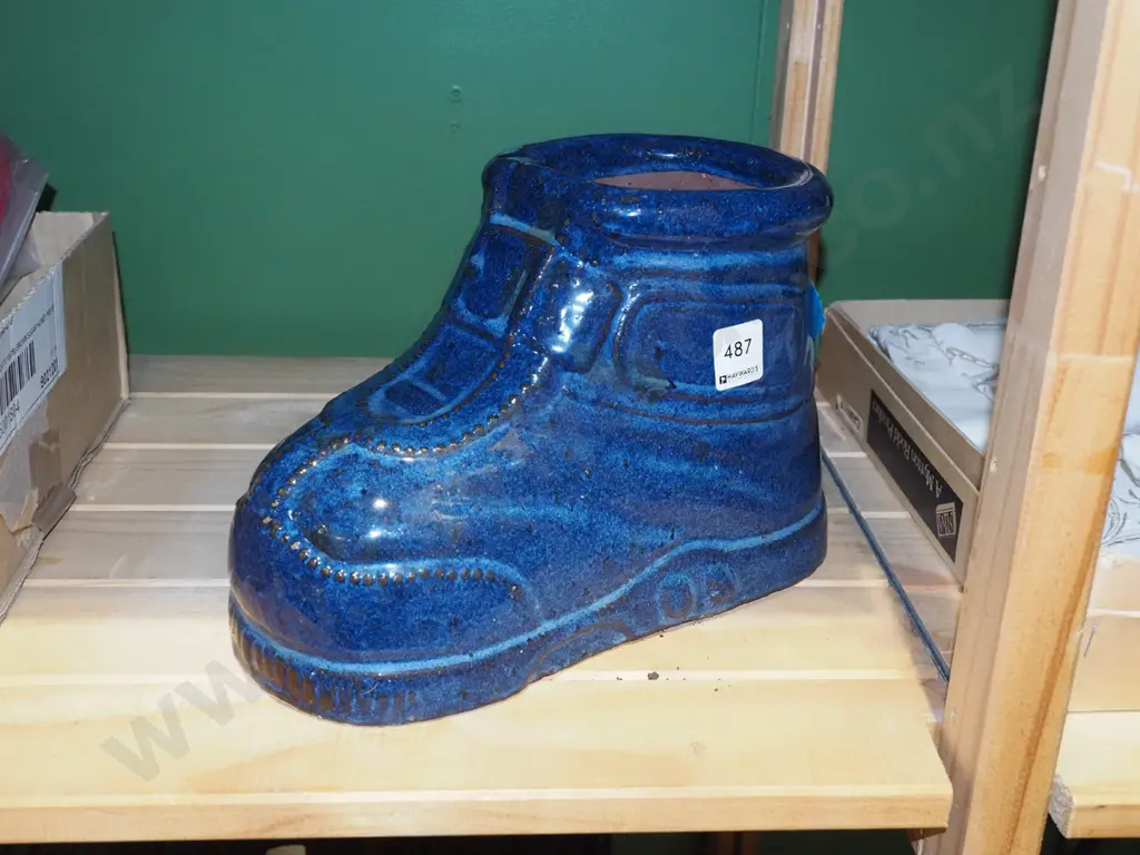 glazed boot garden planter H185 Image 1++