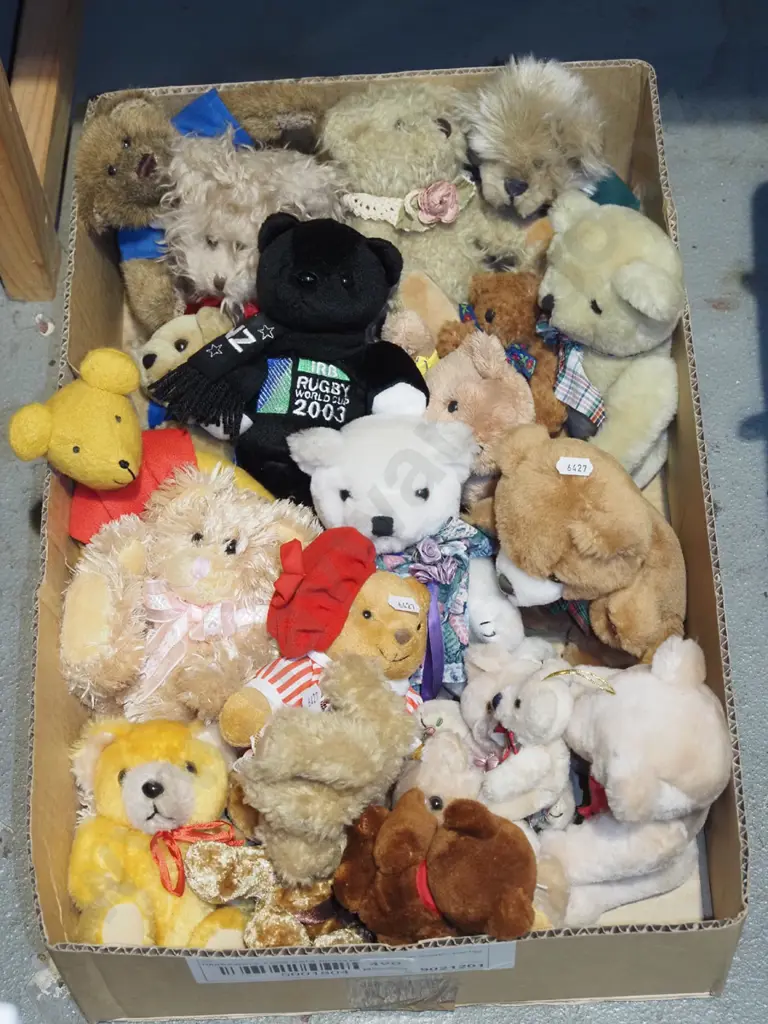 box of teddy bears Image 1++