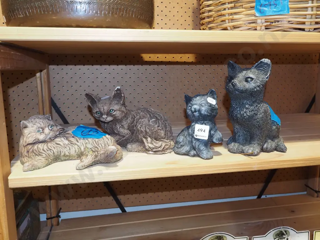 4x cast concrete cat figurines H180 Image 1++