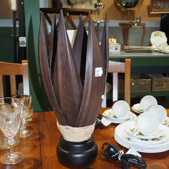 table lamp made from palm fronds H480