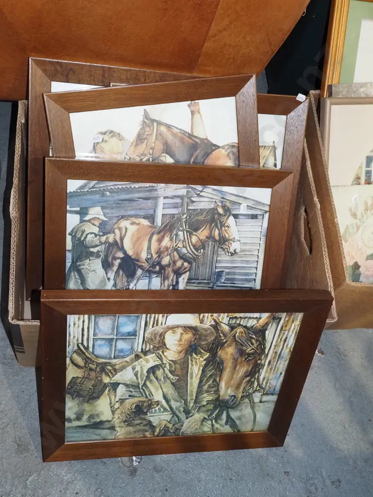 box; various horse and other prints Image 1++