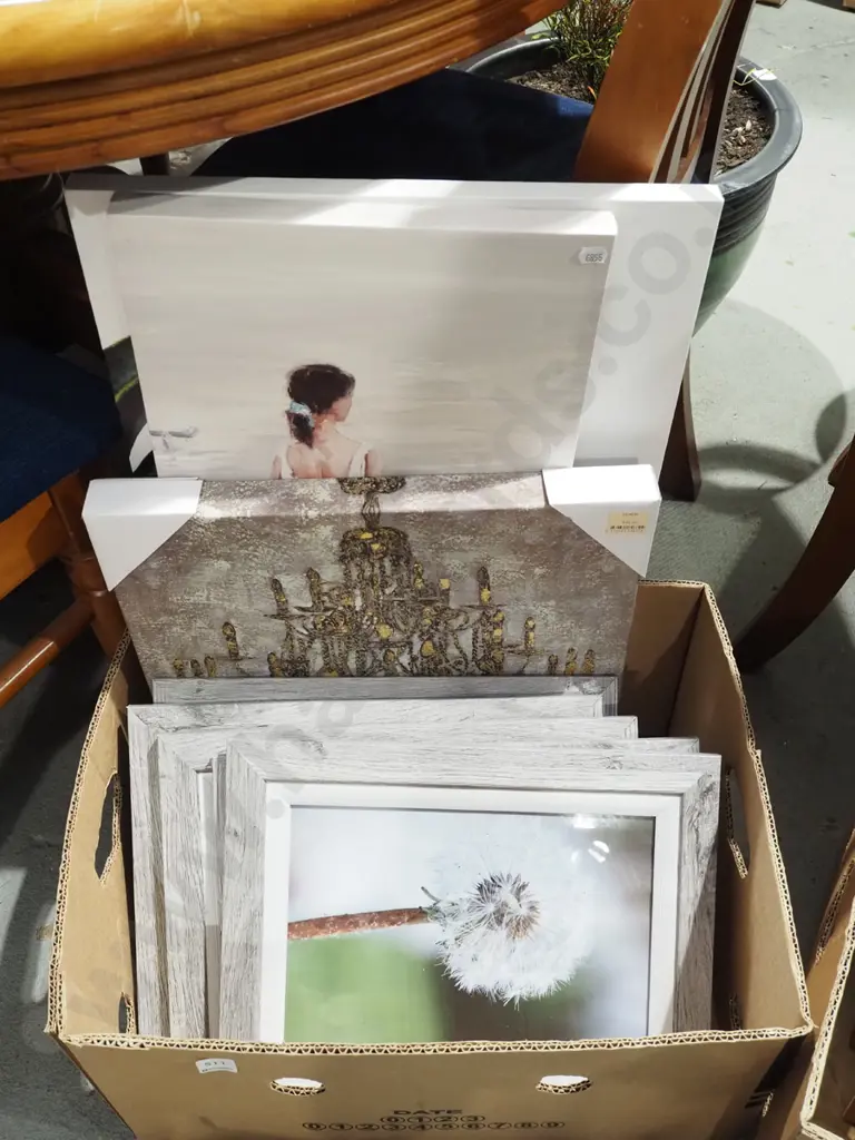box; floral prints, 3x prints on boxed canvas Image 1++