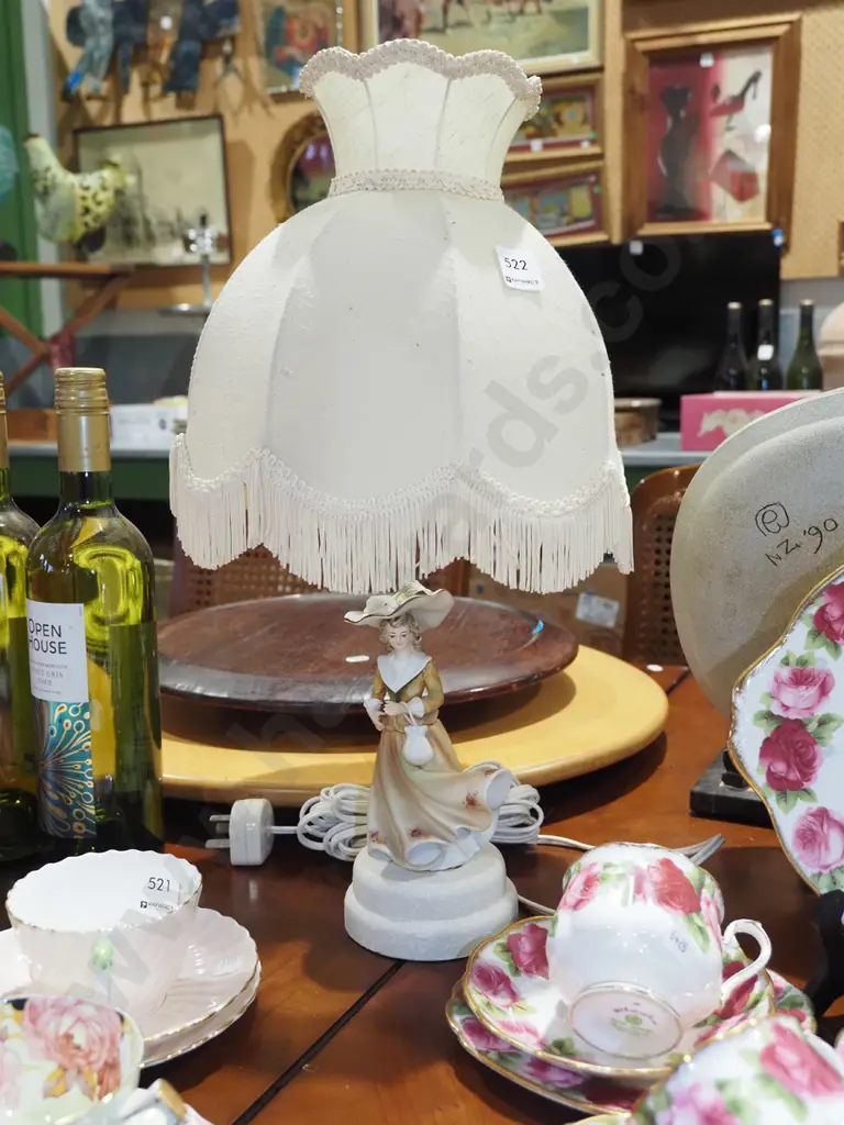 figural table lamp H470 Image 1++