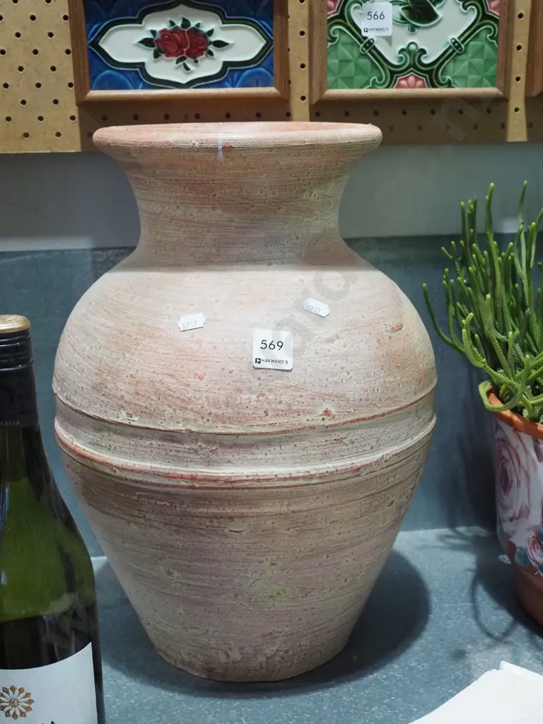 terracotta vase H400 Image 1++