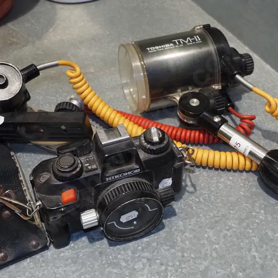 Nikon Nikonos IV-A 35mm underwater film camera with flash and bracket - unknown working condition