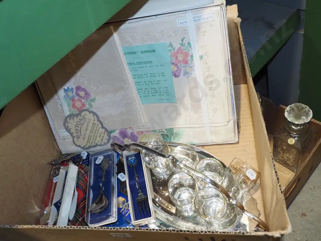 box; Irish linen, teaspoons, shot glasses etc Image 1++